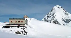 Rifugio Casati von Osten. Oberhalb Rifugio Guasti, rechts die Königspitze