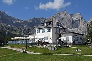 Rifugio Ciampedie mit Rosengartenspitze