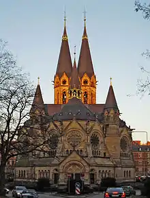 Die ev. Ringkirche bildet den nordöstlichen Abschluss des Rheingauviertels