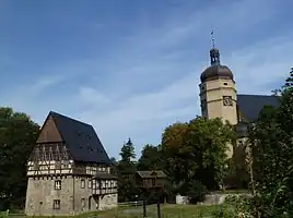 Herrenhaus und Kirche im Ortsteil Kürbitz