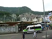 Rocinha von der Bushaltestelle an der Rua General Olímpio Mourão Filho