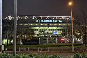 Die Rod Laver Arena bei Nacht.