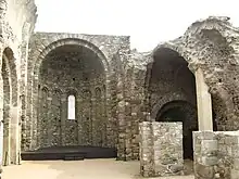 Ruine des Klosters Santa Maria und Freilichtbühne