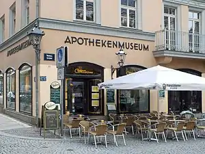 Die ehemalige Centralapotheke am Thomaskirchhof (2011)