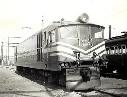 Lokomotive E238 im flaschengrün-gelben Whiskers Livery im Salt River Depot in Kapstadt am 7. Januar 1966