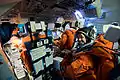 Astronauten in einem Space-Shuttle-Simulator