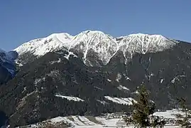 Berggebiete der Gemeinde: Nederjoch und Jochkreuz (links dahinter die Saile)