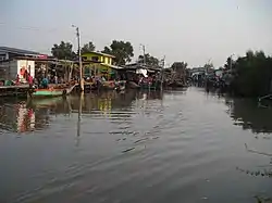 Einer die vielen Wasserwege in Samut Prakan