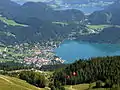 Blick auf Sankt Gilgen und den Wolfgangsee; im Vordergrund: die alte Seilbahn (2009)