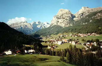 Stern im Gadertal mit Sellastock und Sassongher