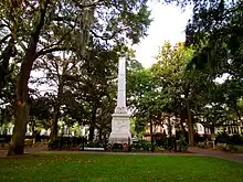 Monterey Square mit Denkmal für Kazimierz Pułaski