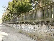 Frühere Gewässerbalustrade des Schiffgrabens heute am Stadtfriedhof Engesohde