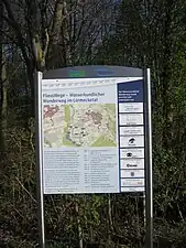 Schild des „FliessWege - Wasserkundlicher Wanderweg im Lörmecketal“