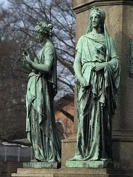 Euterpe (links) –  Lyrik  Kalliope (rechts) – Epik und Philosophie