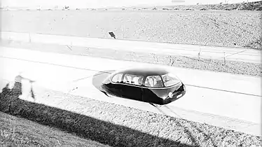 Testfahrt eines Schlörwagens auf der gerade fertig gestellten Reichsautobahn bei Göttingen, 1939