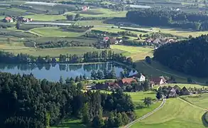 Der Schleinsee mit dem gleichnamigen Ortsteil