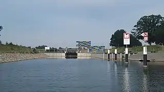 Schleuse im Koschener Kanal; Anfahrt vom Geierswalder See