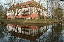 Wasserschloss Gebelkofen, (seit 1553 bis heute im Besitz der Grafen von Lerchenfeld)