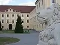 Schloss Hof – Ehrenhof vor der Revitalisierung