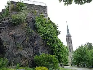 Burgfelsen mit Mauerresten der Burg Falkenstein im Vogtland