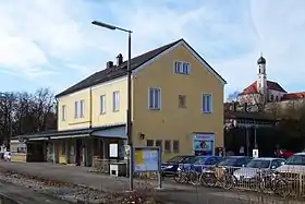 Empfangsgebäude vor der Altstadt (2014)