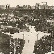 Der Maria-Josefa-Park, seit 1920 Schweizergarten, um 1900, vom Gürtel aus gesehen; im Hintergrund das Arsenal