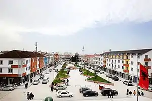 Blick auf den Hauptplatz mit der Moschee im Hintergrund (2016)