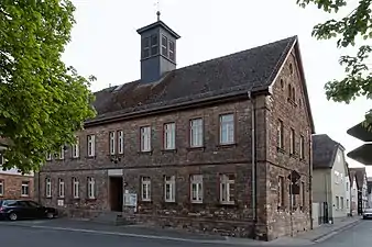 Ehemaliges Rathaus und Schule (2014)