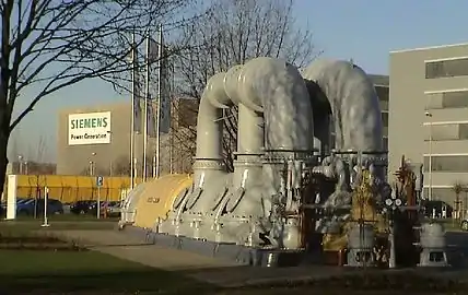 Turbosatz Schelle vor der Firma Siemens im Hafengebiet