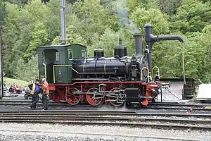 Die E 3/3 Nr. 5 vor dem ZMB Depot in Sihlwald