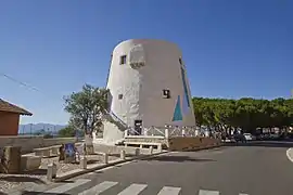 Torre di San Miguel am Hafen von Arbatax