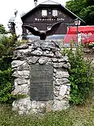 Josef-Speckbacher-Denkmal vor der Berghütte