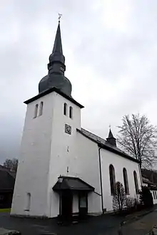 Außenansicht der Kirche St. Georg in Neuenkleusheim