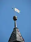 Kirchturmspitze mit Wetterfahne und Jahreszahl