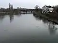 Ruhreck mit Blick auf die alte Ruhrbrücke Steele, rechts das Bootshaus