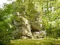 Kalksteinfelsen Wäldlesfels auf dem Gipfel des Zentralhügels Steinhirt