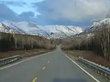 Sterling Highway beim Verlassen der Kenai Mountains.