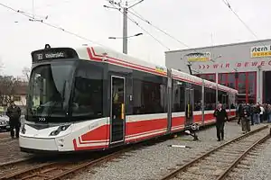 Tramlink ET 121 bei Stern & Hafferl vor derRemise im Bahnhof Vorchdorf-Eggenberg