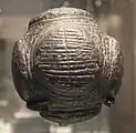 sechsnoppiger Stone Ball im Museum