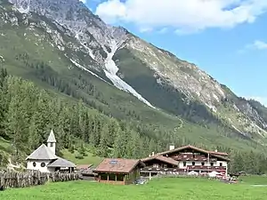 Schlickeralm (links die denkmalgeschütztes Kapelle)