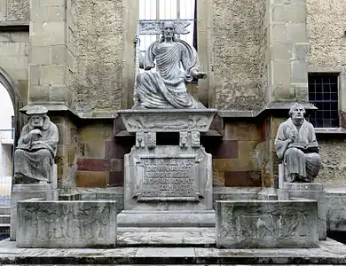 Reformationsdenkmal vor der Evang. Hospitalkirche