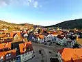 Blick auf den Marktplatz und nach Osten längs der Murrhardter Straße