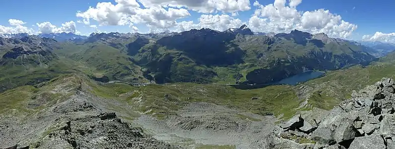 Blick über Surgôt, dem oberen Teil von Surses.