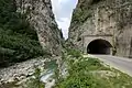 Tunnel in der Schlucht der Sutjeska zwischen Foča und Gacko