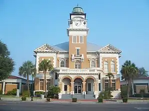 Suwannee County Courthouse (2011). Das Courthouse wurde 1904 im Stile der Neorenaissance erbaut. Im November 1998 wurde es in das NRHP eingetragen.