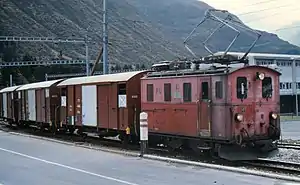 FO 21 bei Andermatt mit Gbv-Güterwagen, 1983