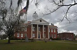 Das Treutlen County Courthouse in Soperton, gelistet im NRHP mit der Nr. 80001246