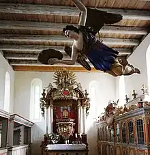 Innenraum der Kirche Sternhagen mit Kanzel, Taufengel und Logen der Familie von Arnim