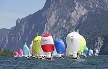 Boote von der Bootsklasse Tempest am Attersee