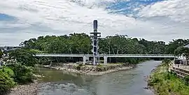 Neue Fußgängerbrücke über Río Pano und Río Tena